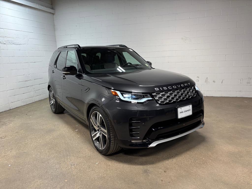 Used 2023 Land Rover Discovery Metropolitan Edition image 4