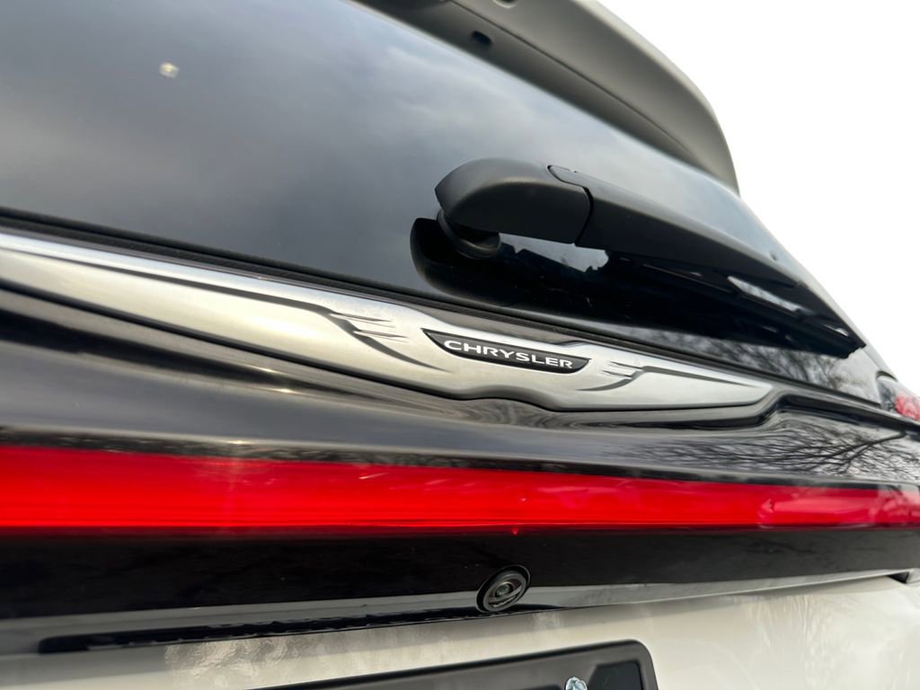 Used 2025 Chrysler Pacifica Select FWD image 29