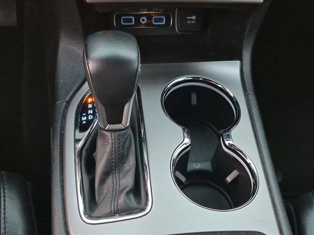 Used 2018 Jeep Grand Cherokee Altitude RWD image 12