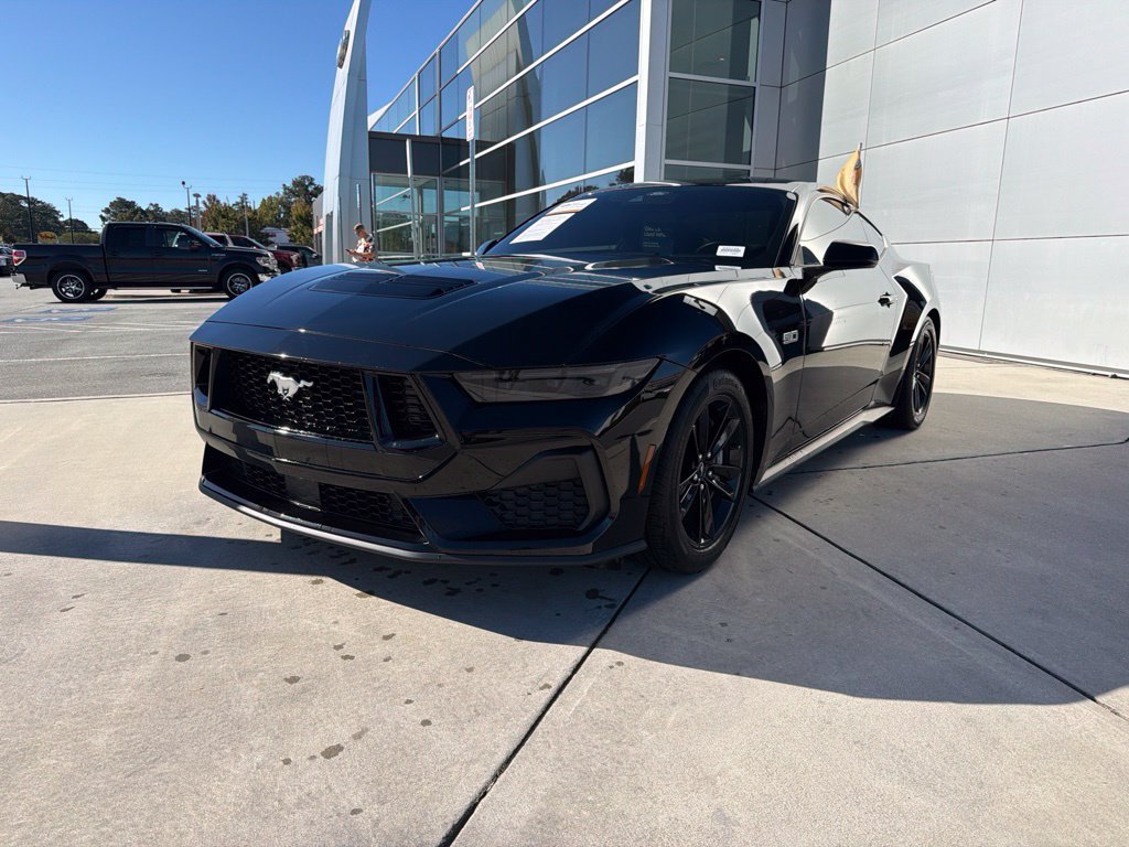Used 2025 Ford Mustang GT RWD image 3
