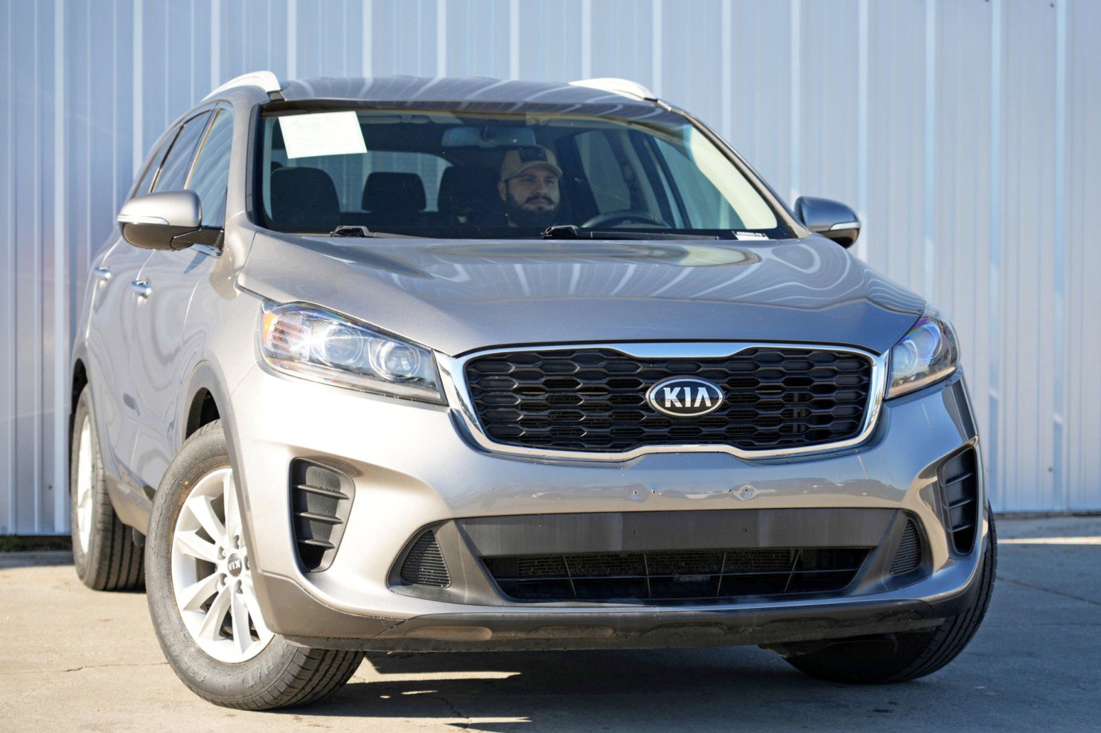 Used 2019 Kia Sorento LX w/ LX Convenience Package image 2