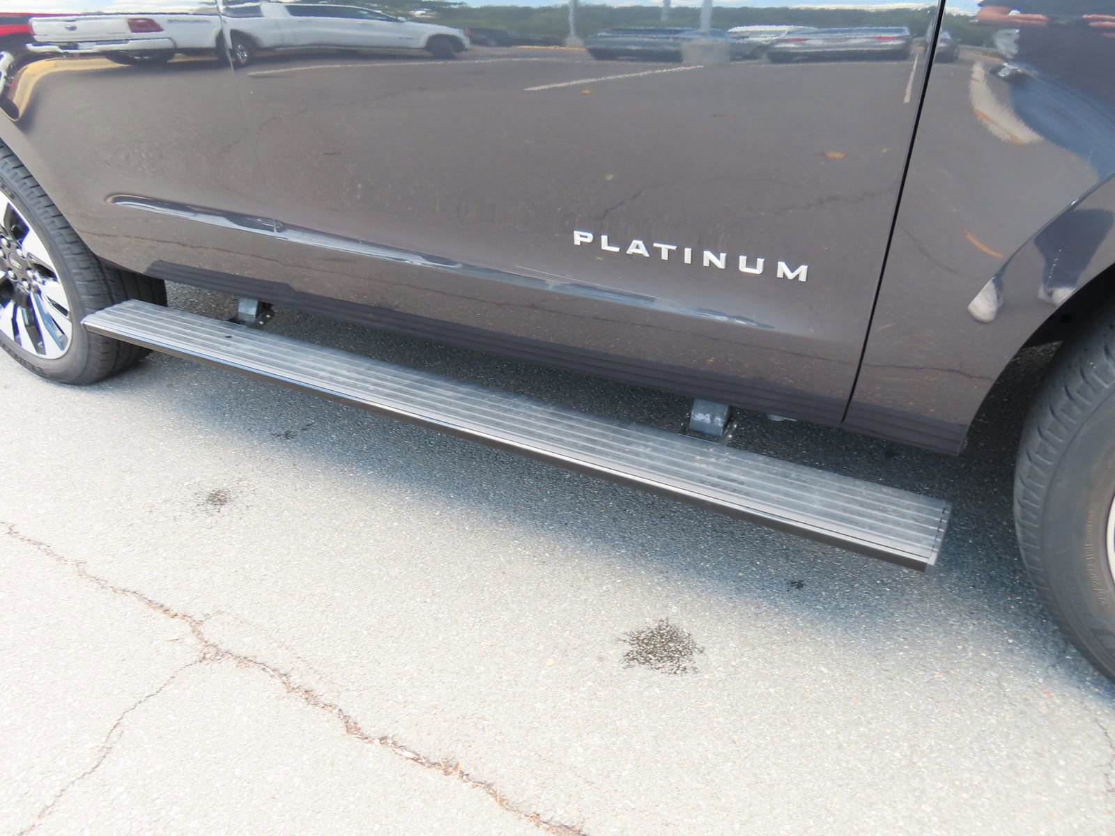 Certified 2025 Ford Expedition Platinum w/ Driver's Package AWD/4WD image 9