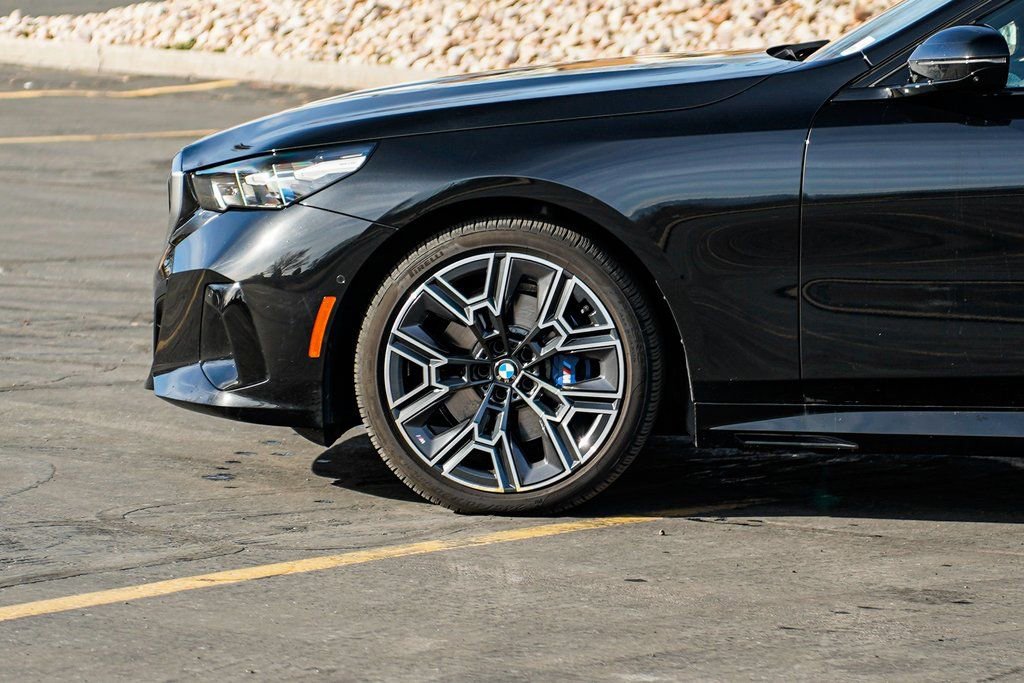 Certified 2025 BMW 530i xDrive w/ M Sport Package AWD/4WD image 8