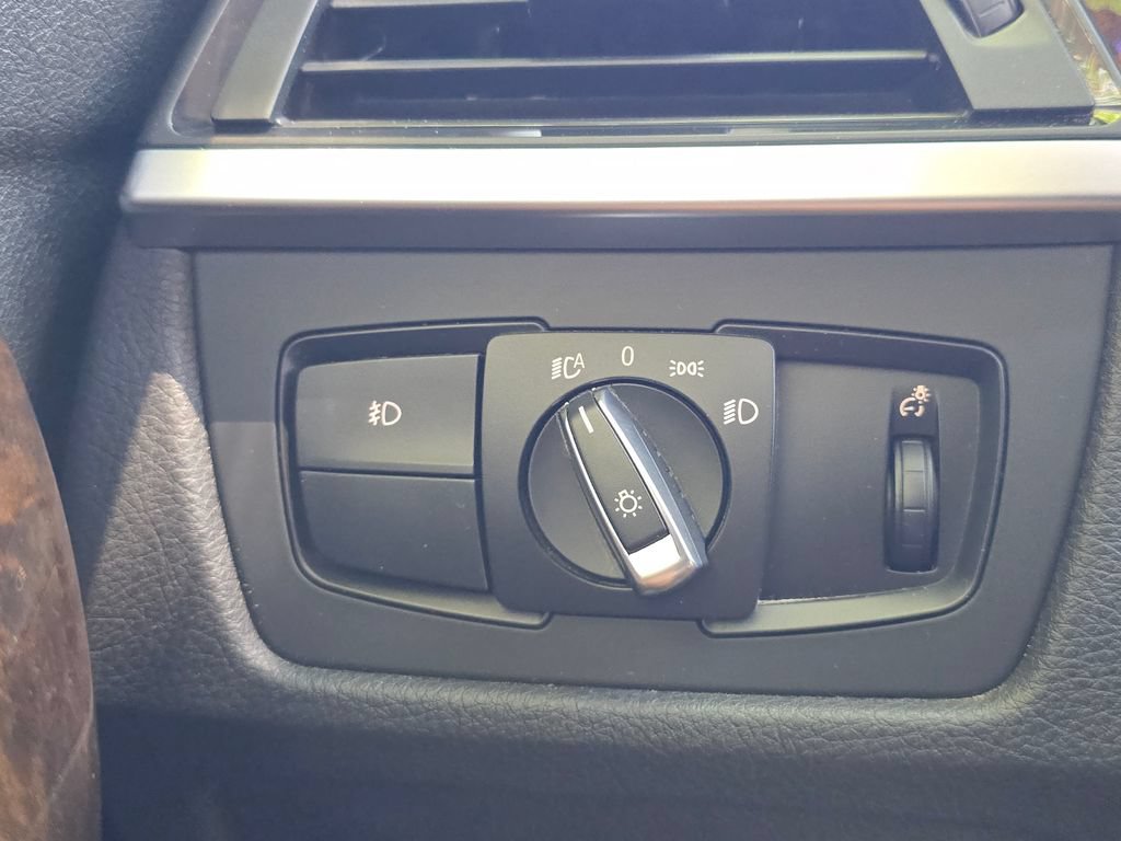 Used 2015 BMW 320i xDrive Sedan AWD/4WD image 22