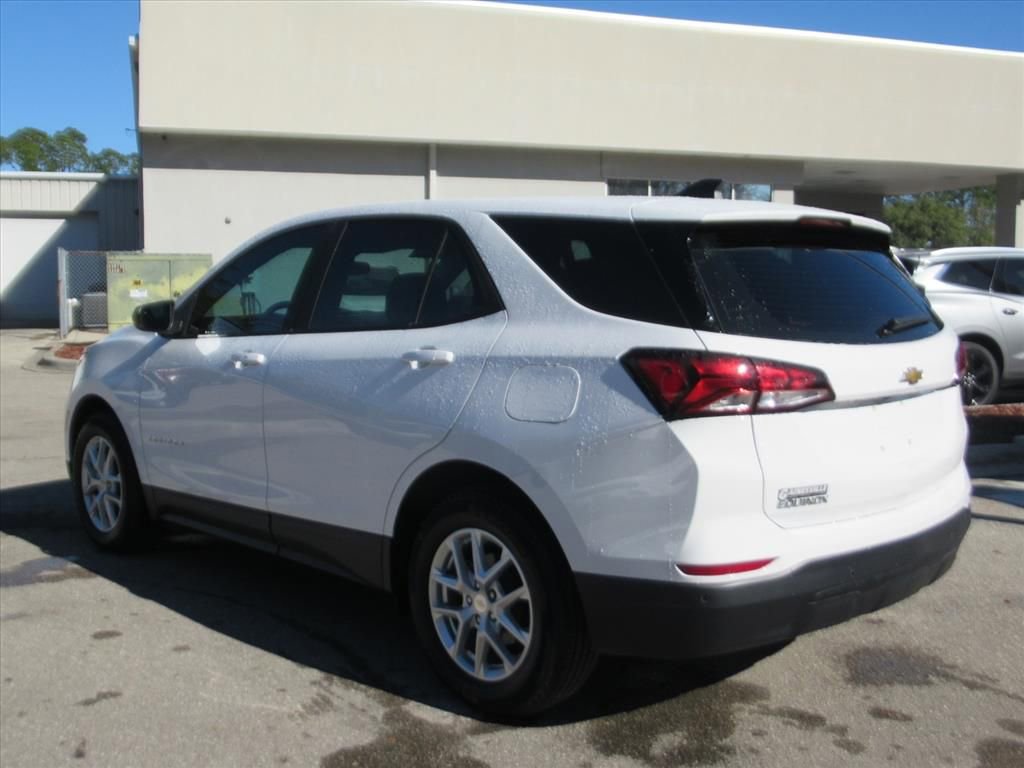 Used 2024 Chevrolet Equinox LS w/ Driver Confidence II Package image 4