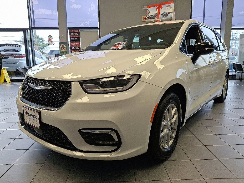 New 2026 Chrysler Pacifica Select image 1