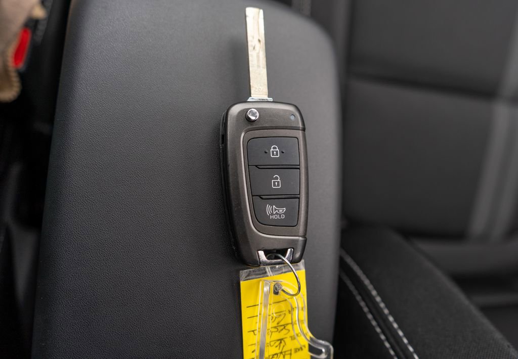 Certified 2023 Hyundai Venue SEL image 32