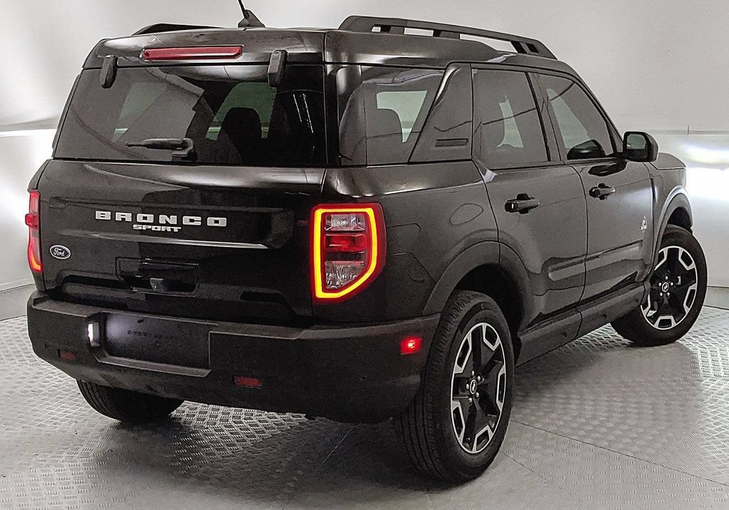 Certified 2024 Ford Bronco Sport Outer Banks w/ Tech Package AWD/4WD image 3