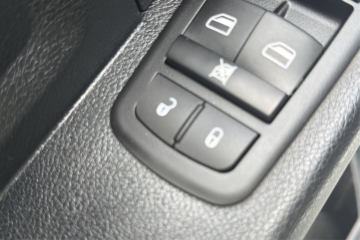Used 2018 RAM 1500 Express w/ Express Value Package AWD/4WD image 33
