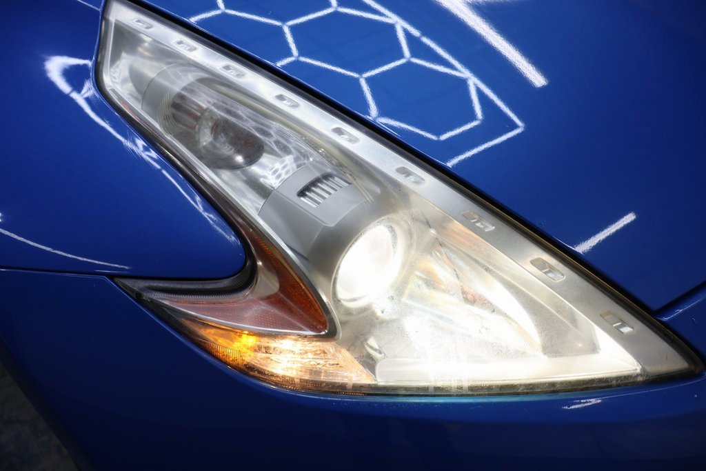 Used 2011 Nissan 370Z Roadster image 23