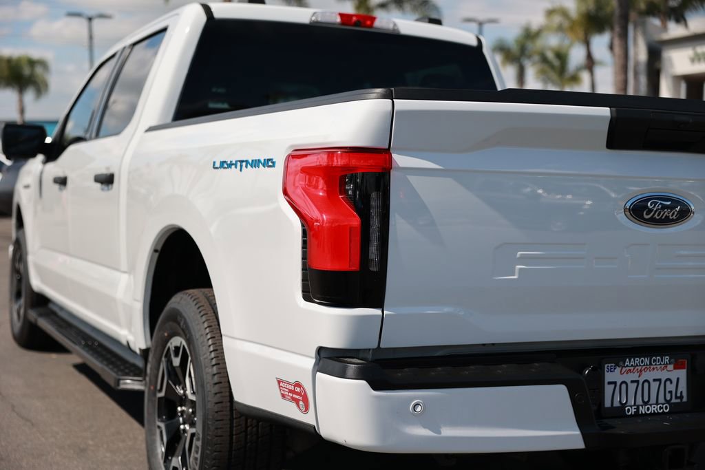 Used 2023 Ford F150 Lightning XLT image 13