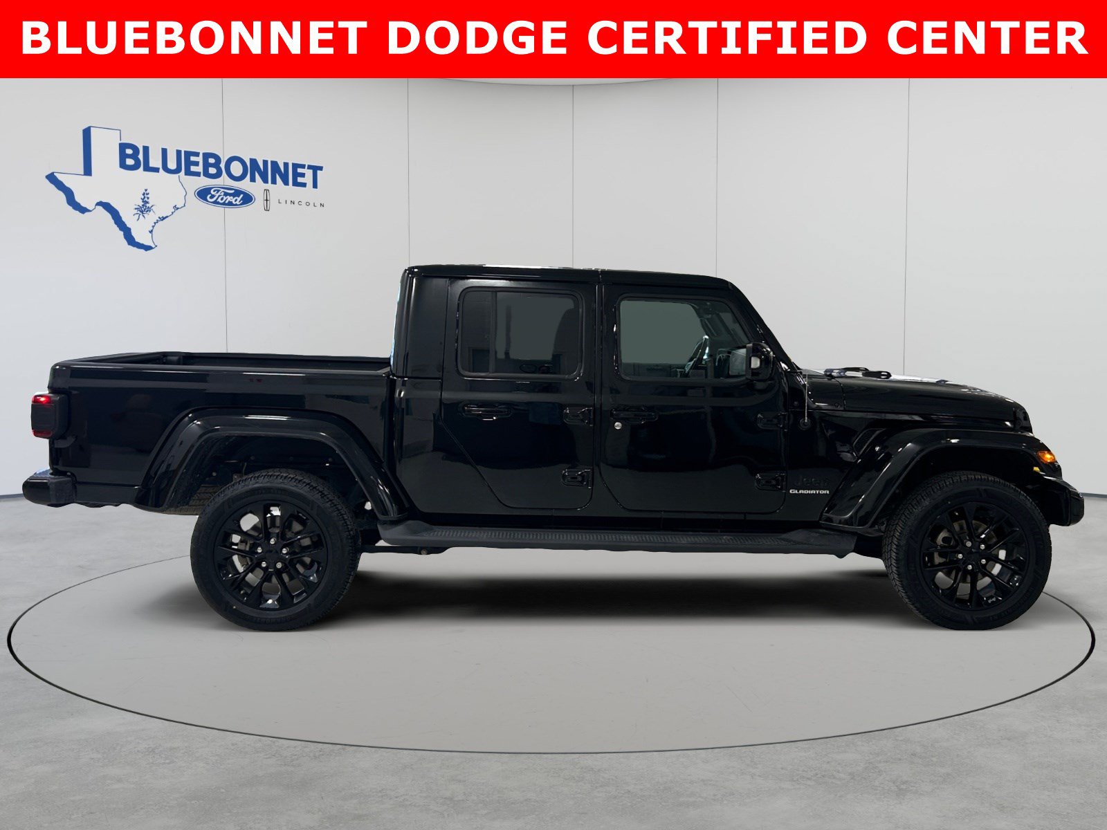 Used 2022 Jeep Gladiator Overland AWD/4WD image 4
