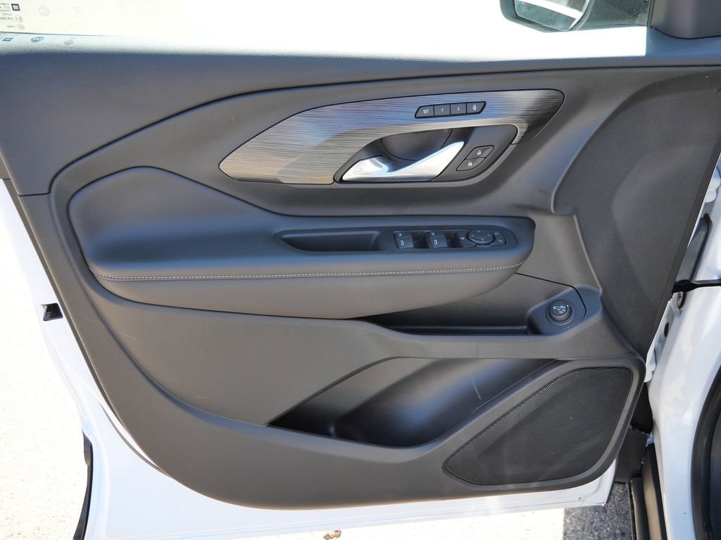 Used 2023 GMC Terrain SLT w/ Tech Package image 29