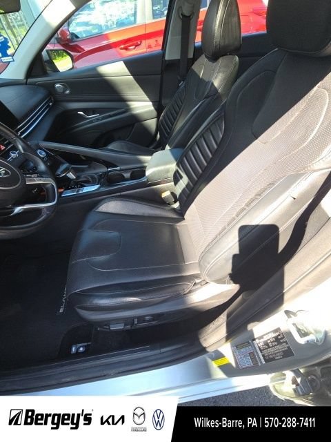 Used 2022 Hyundai Elantra Limited FWD image 2