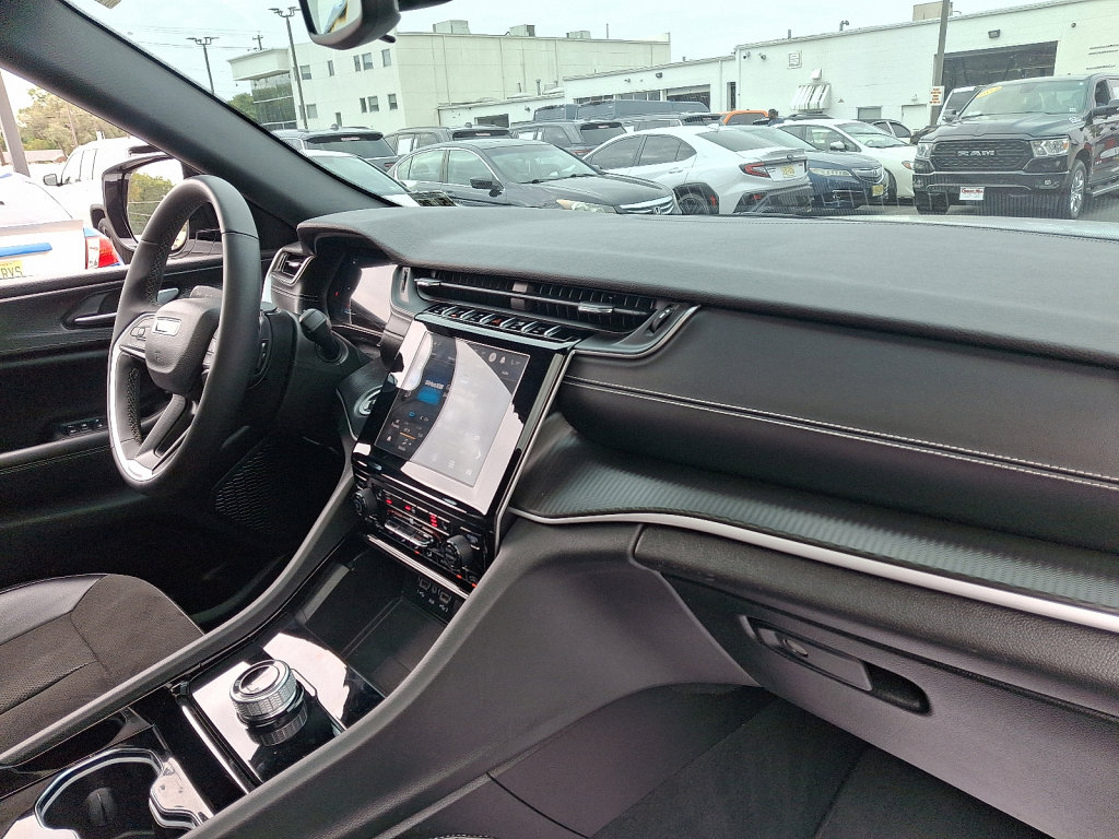 Certified 2023 Jeep Grand Cherokee Altitude image 12