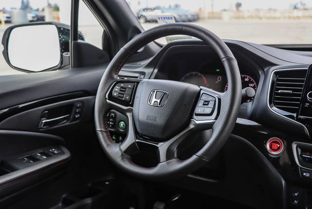 Used 2025 Honda Ridgeline Black Edition image 17
