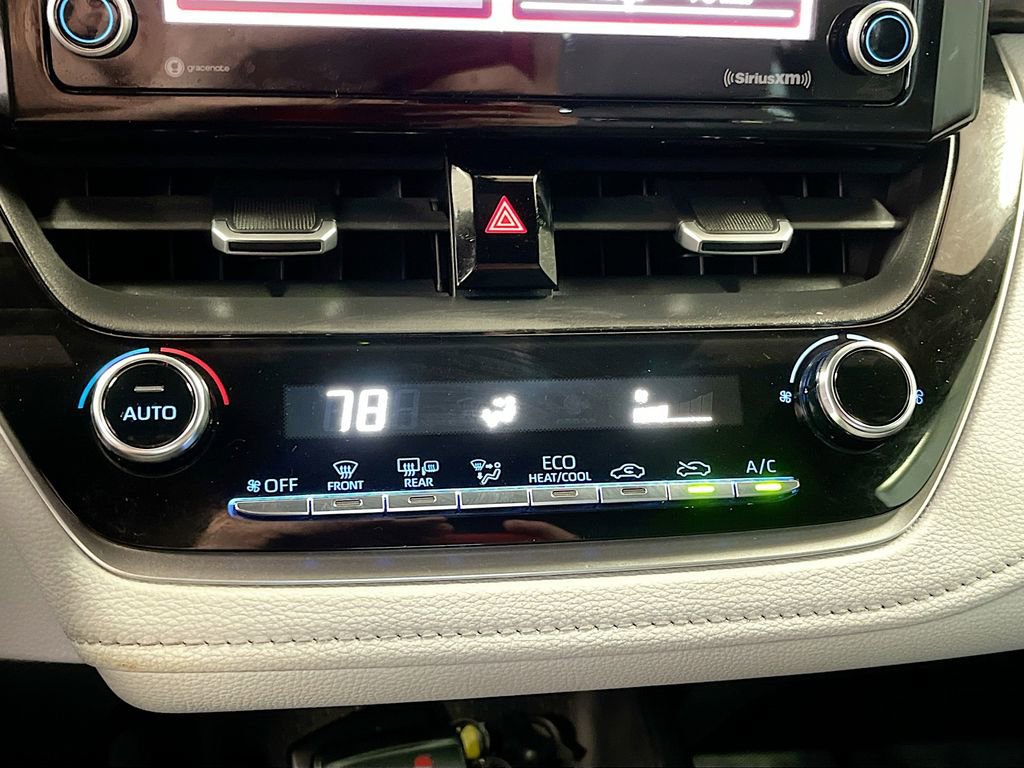 Used 2022 Toyota Corolla SE w/ Carpet Mat Package (TMS) image 16