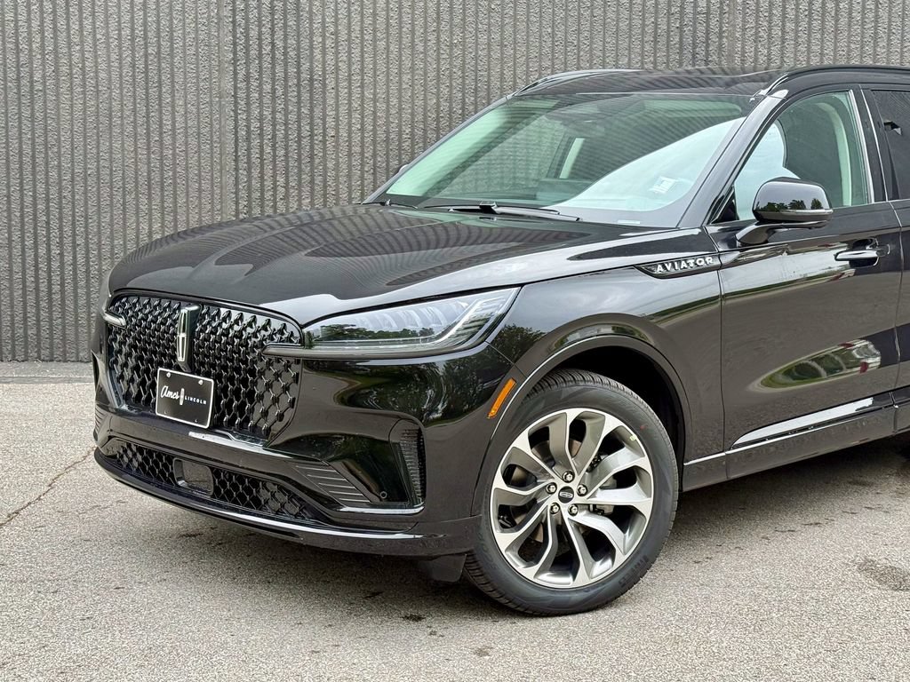 New 2026 Lincoln Aviator AWD image 2