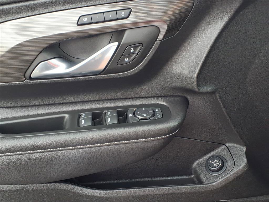 Used 2022 GMC Terrain SLT image 24