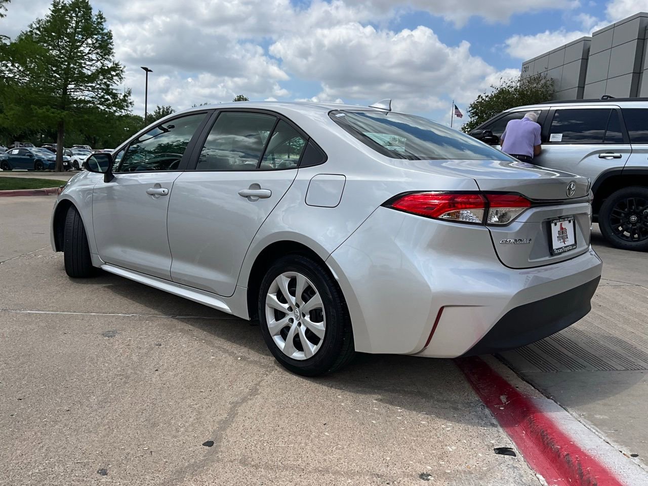 Used 2025 Toyota Corolla LE image 8