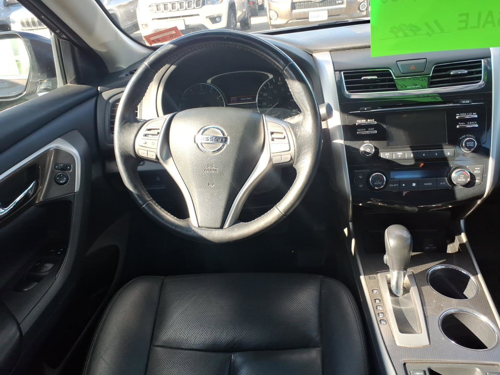 Used 2014 Nissan Altima 2.5 SL w/ Moonroof Package FWD image 9