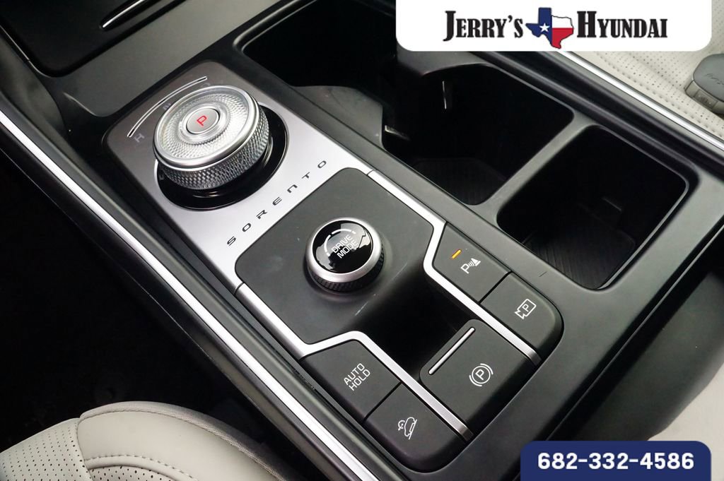 Used 2025 Kia Sorento EX image 14