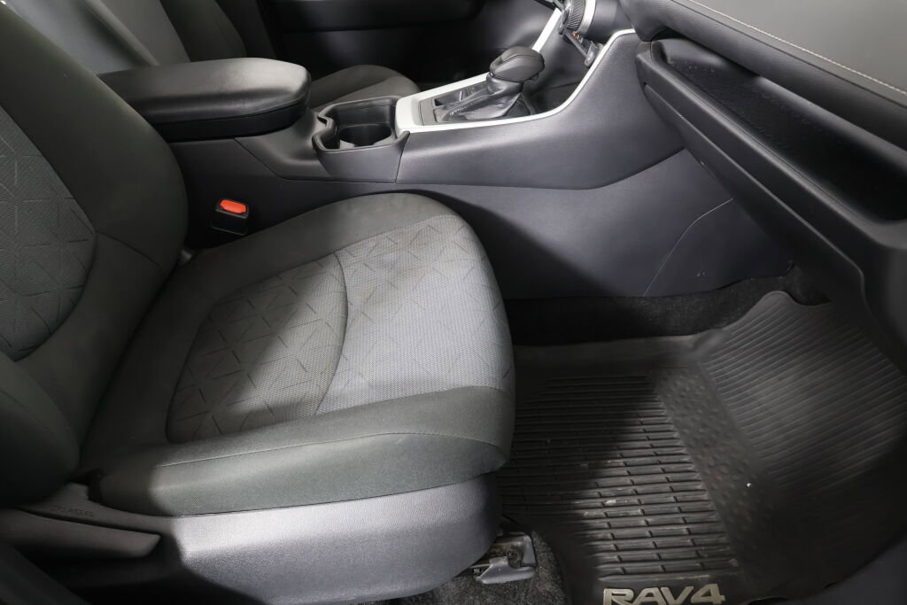 Used 2020 Toyota RAV4 XLE w/ All Weather Liner Package image 26
