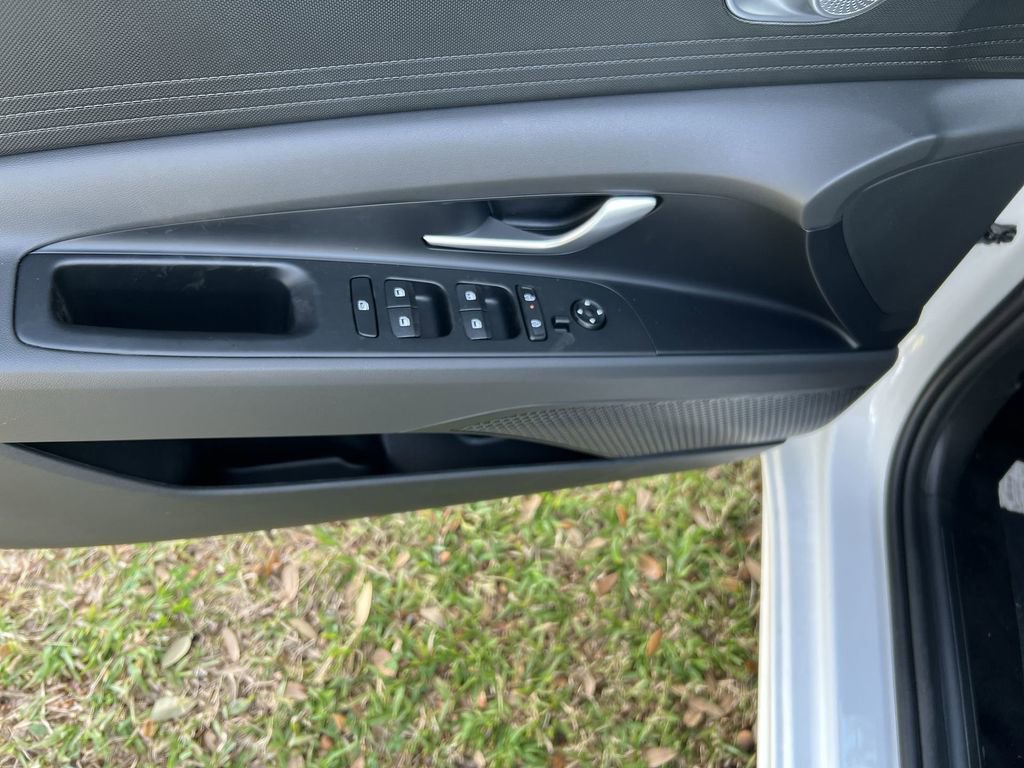 Used 2026 Hyundai Elantra SE image 14