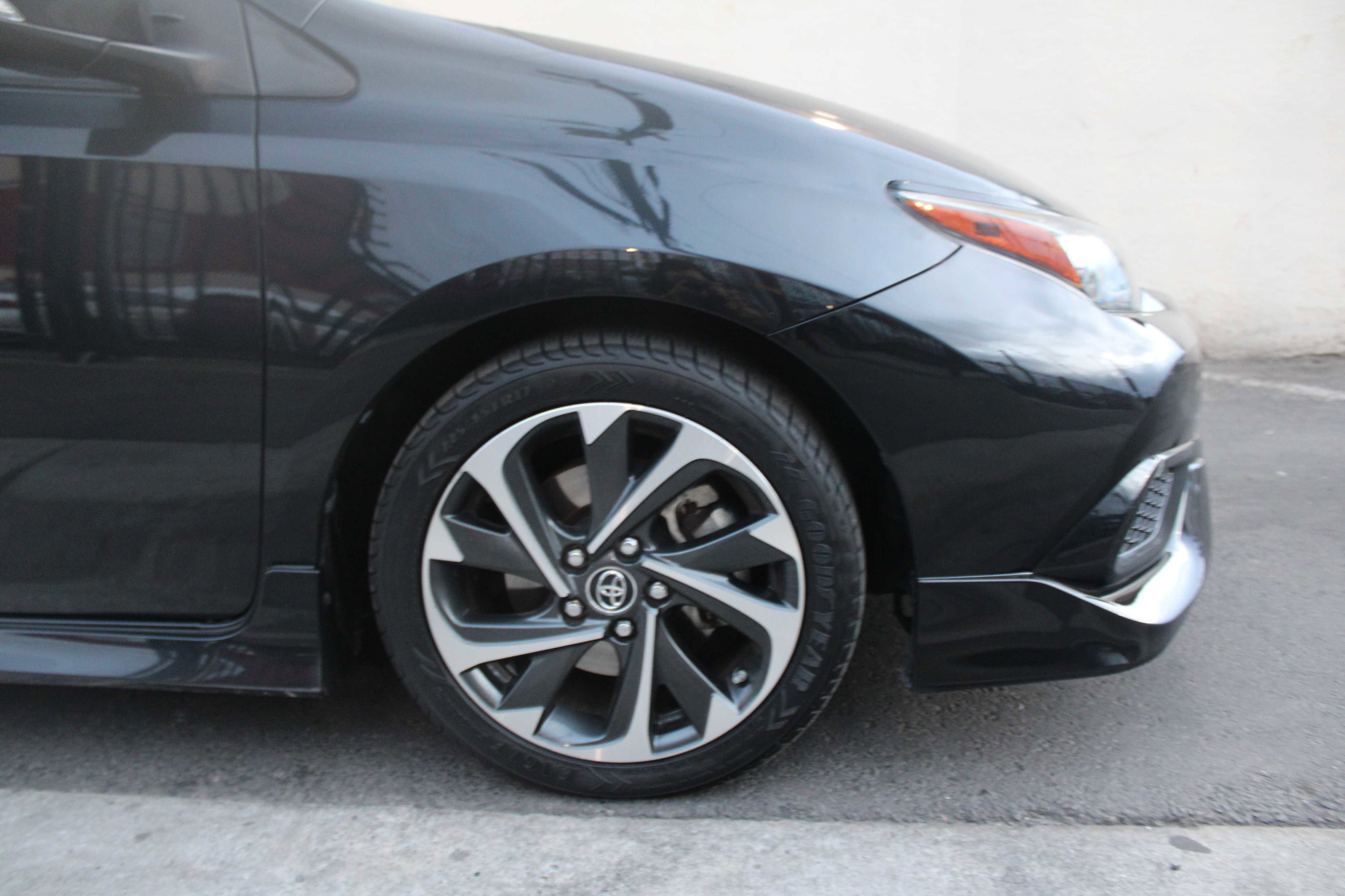 Used 2018 Toyota Corolla iM image 13