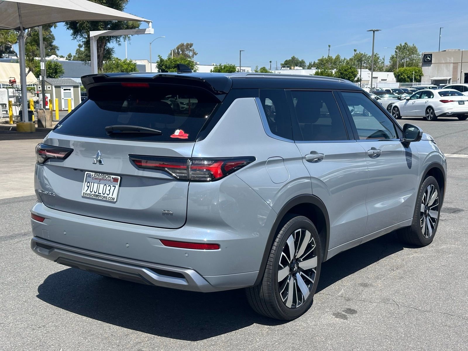 Used 2025 Mitsubishi Outlander SEL image 9