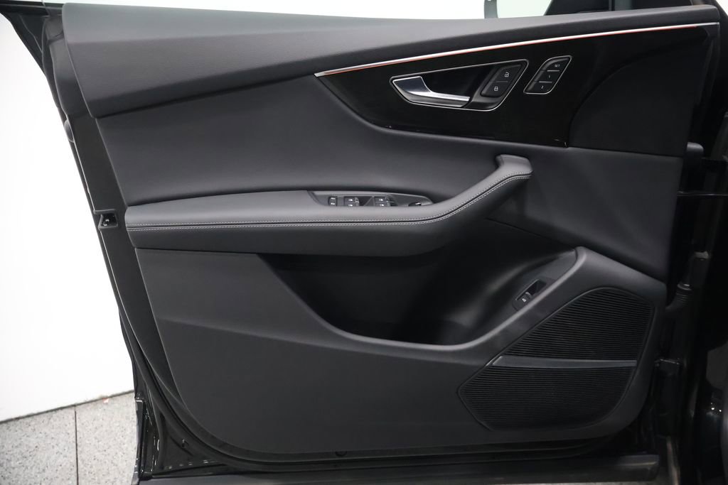 Used 2025 Audi Q8 Premium Plus w/ Premium Plus Package AWD/4WD image 12