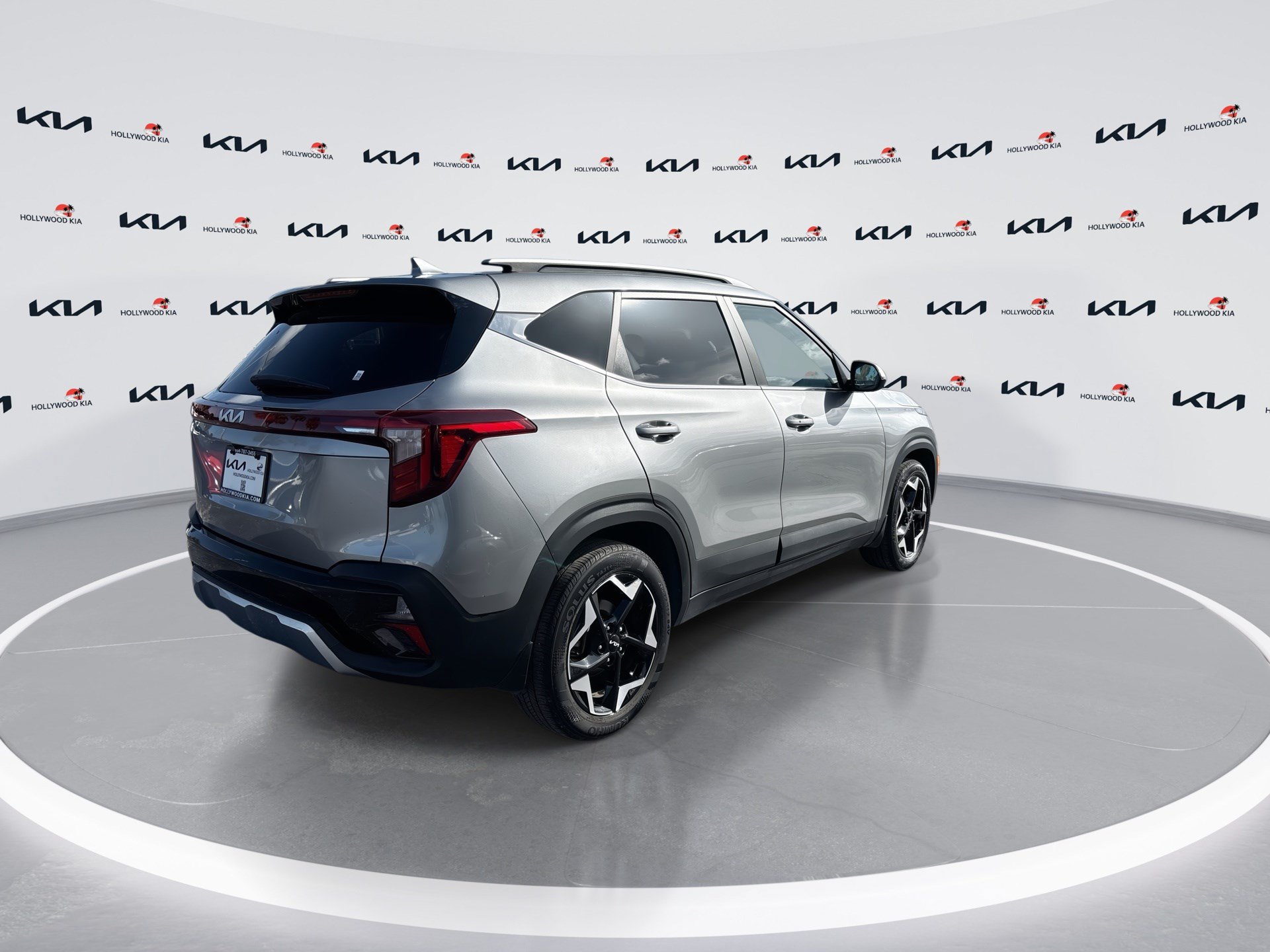 Used 2024 Kia Seltos EX FWD image 8