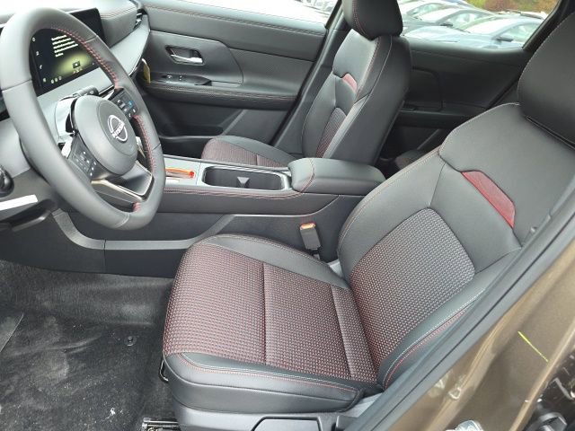New 2026 Nissan Kicks SR w/ Cold Weather Package AWD/4WD image 4