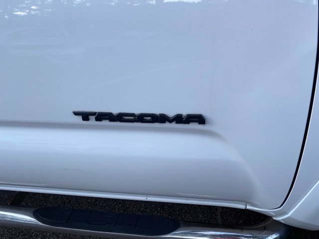 Used 2018 Toyota Tacoma SR5 AWD/4WD image 27