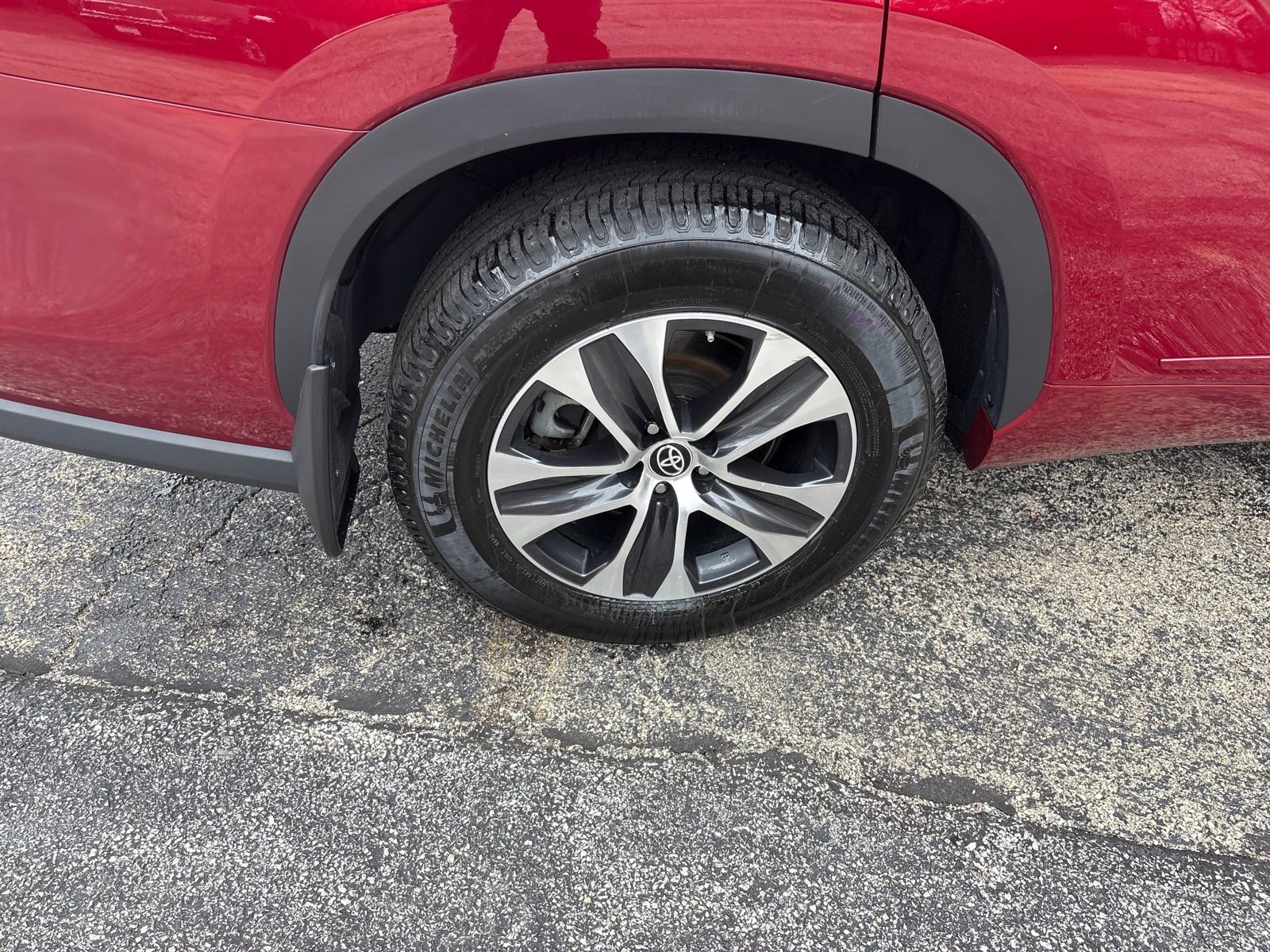 Used 2022 Toyota Highlander XLE image 32