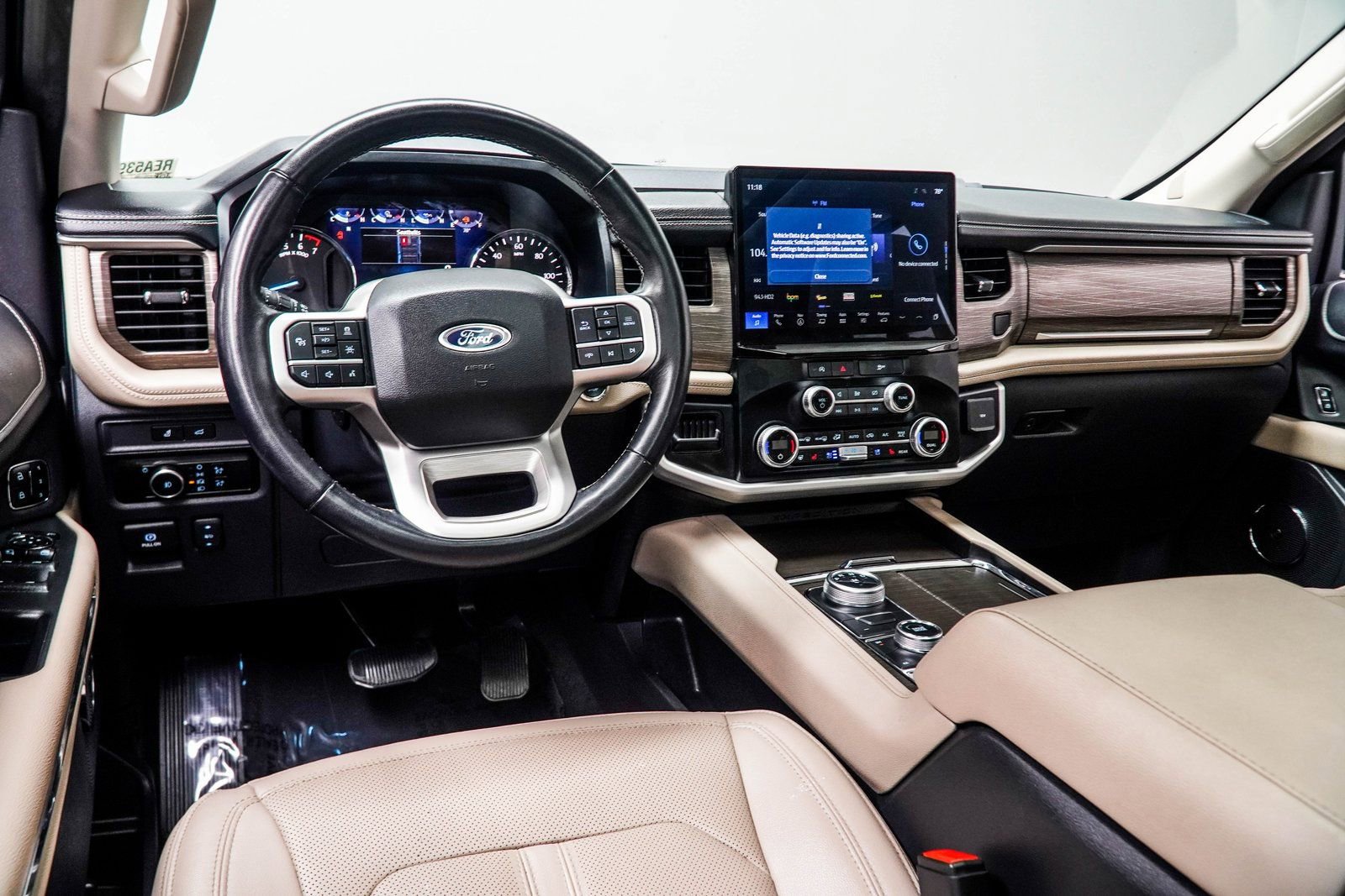 Used 2024 Ford Expedition Limited AWD/4WD image 5