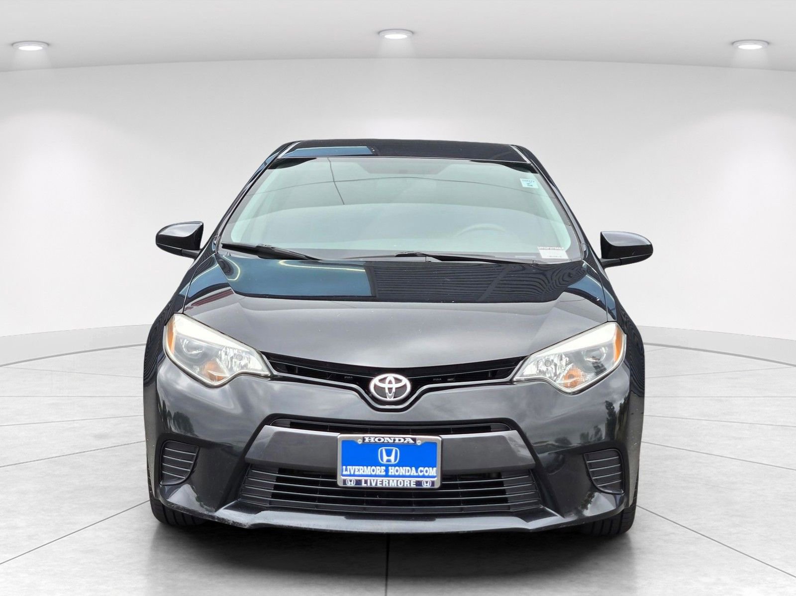 Used 2016 Toyota Corolla LE FWD image 2