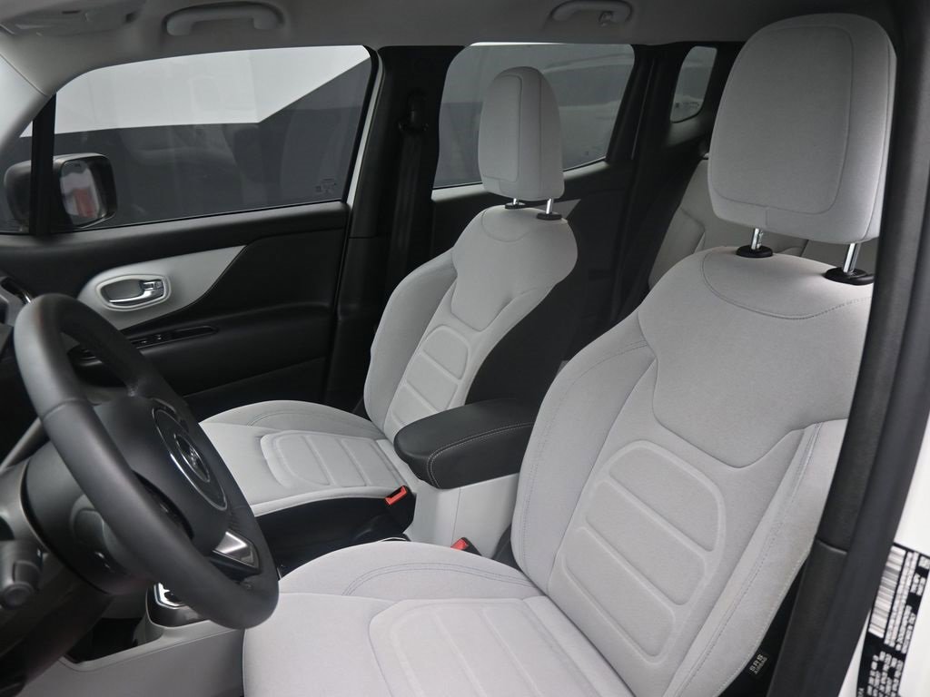 Used 2022 Jeep Renegade Latitude image 2