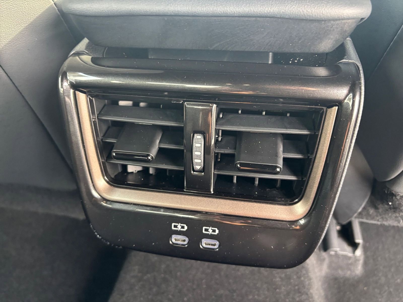 Used 2025 Toyota Crown XLE AWD/4WD image 23