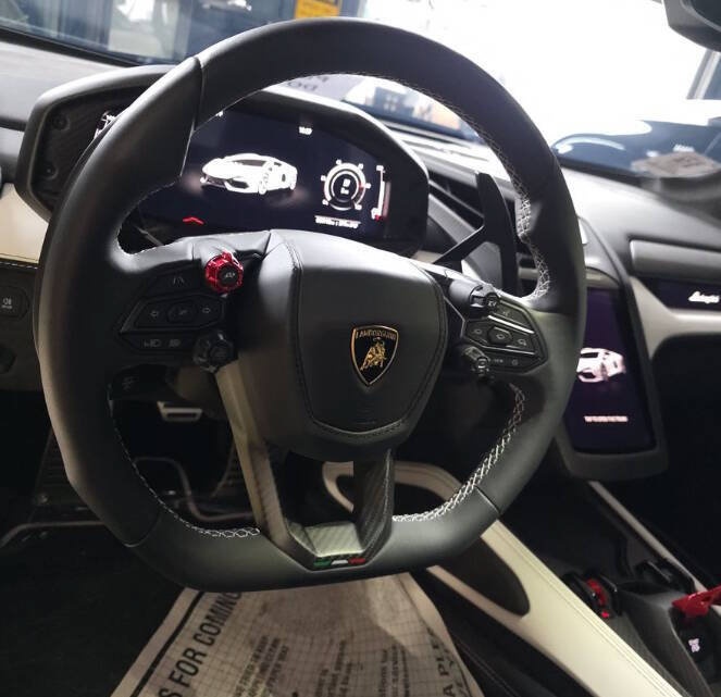 Used 2024 Lamborghini Revuelto AWD/4WD image 5