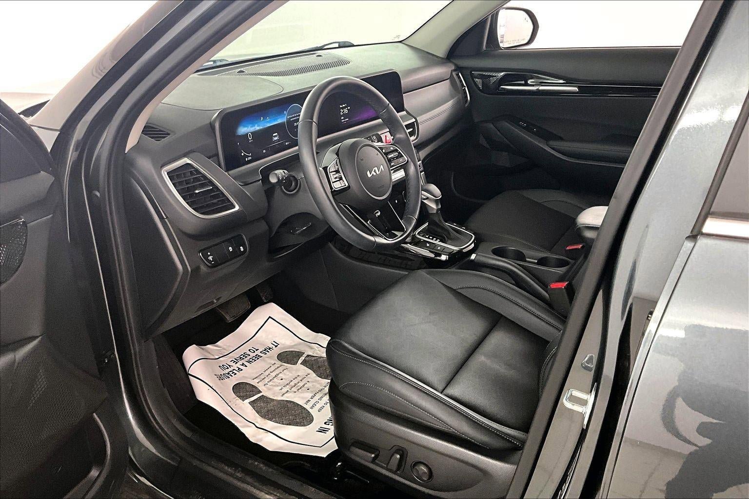 Used 2024 Kia Seltos EX FWD image 17