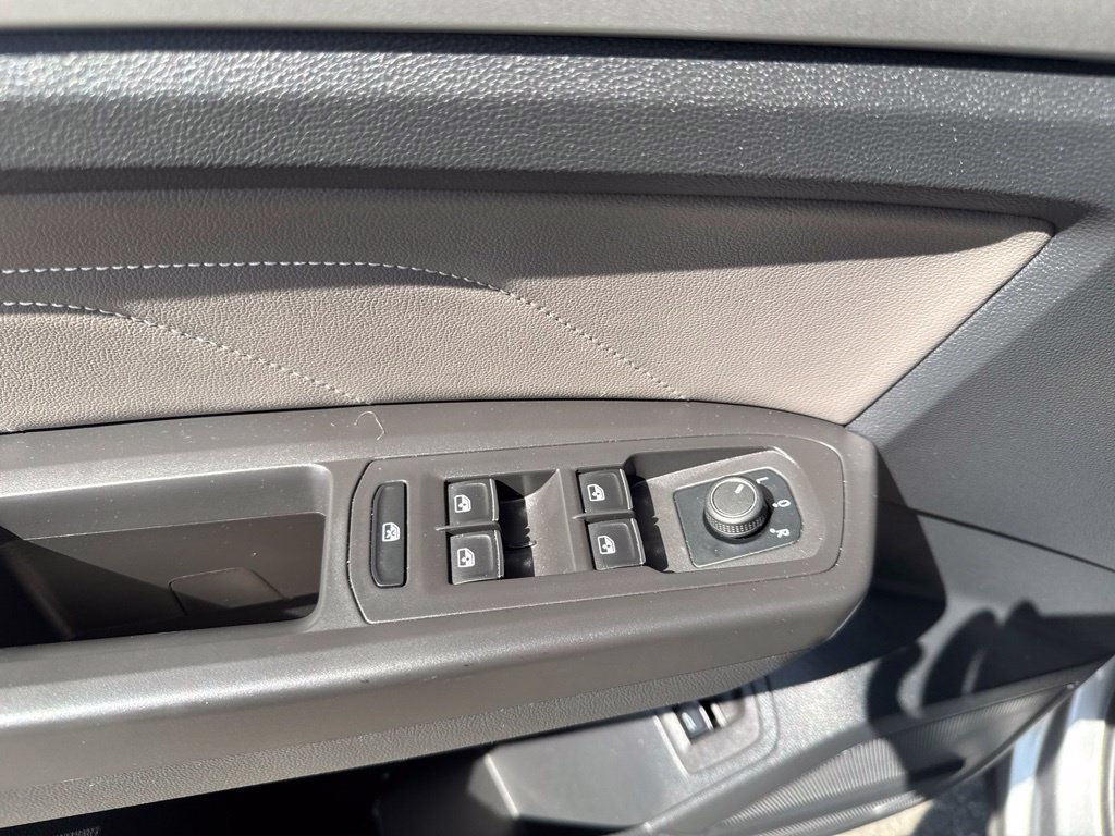 Used 2023 Volkswagen Atlas SEL AWD/4WD image 22