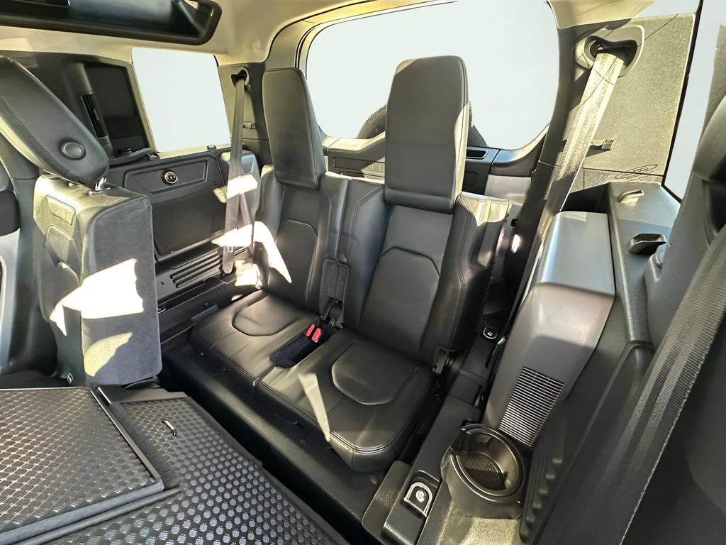 Used 2020 Land Rover Defender 110 First Edition AWD/4WD image 33