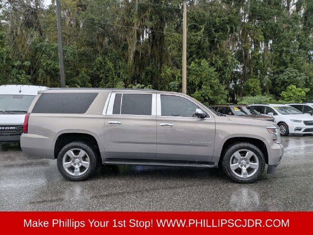 Used 2017 Chevrolet Suburban LT w/ Luxury Package RWD image 2