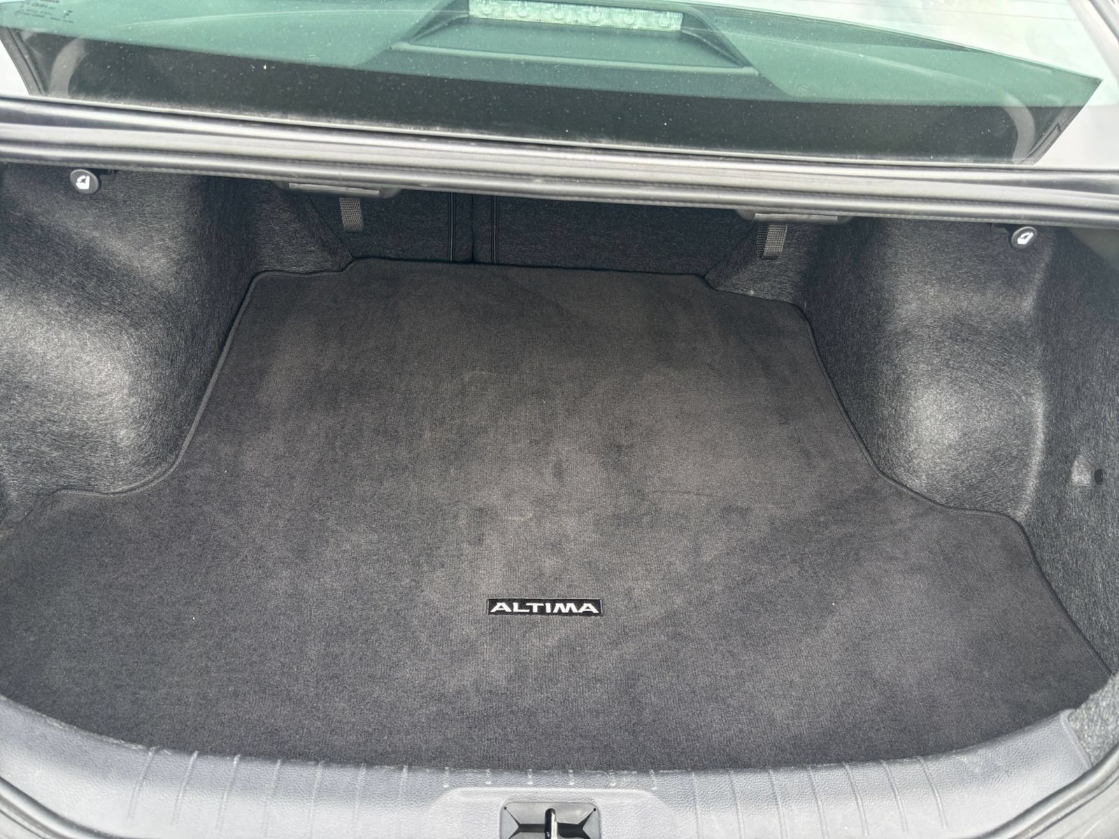 Used 2025 Nissan Altima 2.5 SV FWD image 30