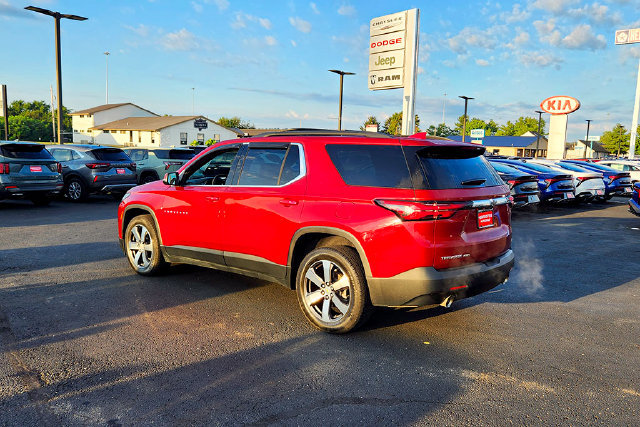 Used 2022 Chevrolet Traverse LT w/ LT Premium Package AWD/4WD image 5