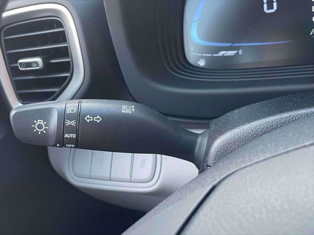 Certified 2024 Hyundai Venue SEL FWD image 22