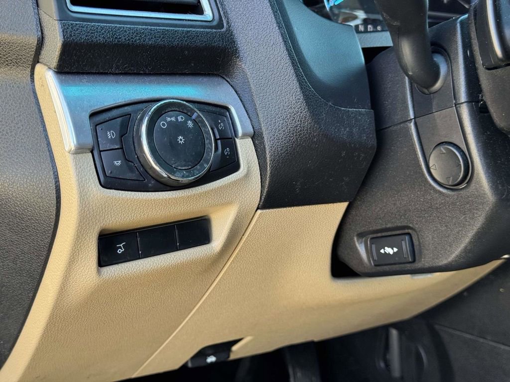 Used 2017 Ford Explorer Limited w/ Equipment Group 301A FWD image 10