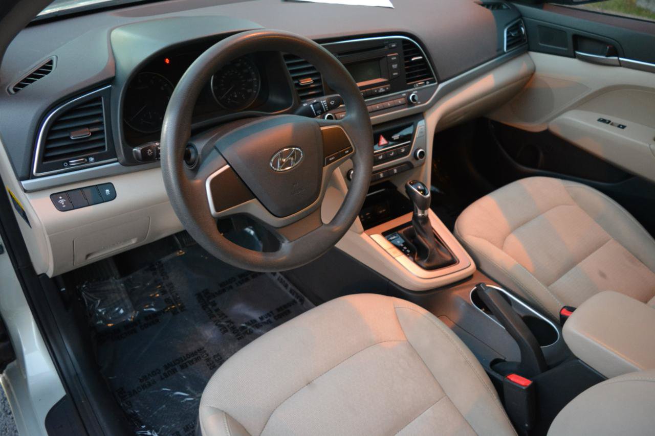 Used 2017 Hyundai Elantra SE FWD image 11