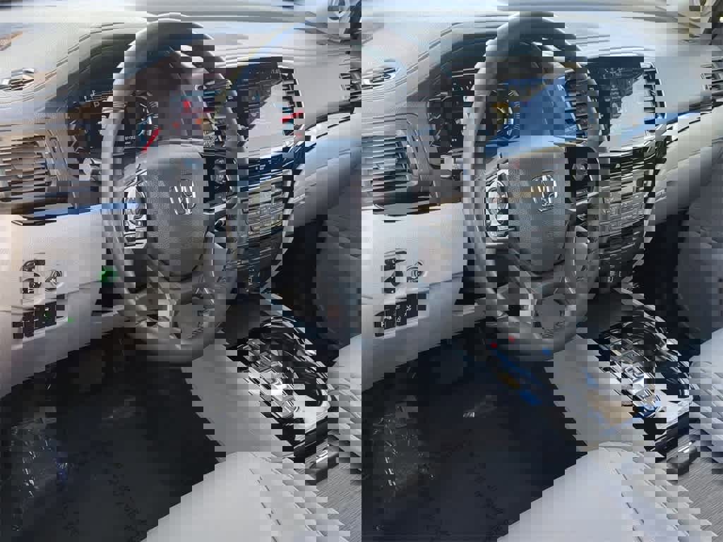 Used 2020 Honda Pilot Touring image 2